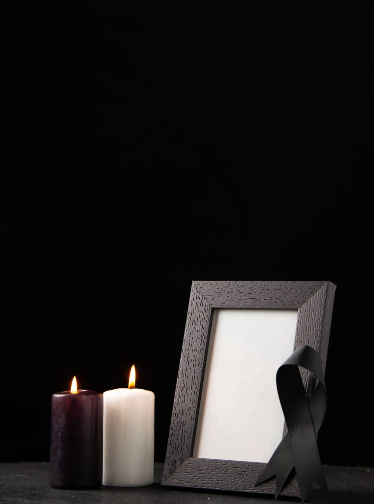 front-view-picture-frame-with-candles-black